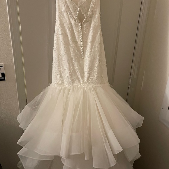 Alfred Angelo gown and veil - Picture 6 of 8